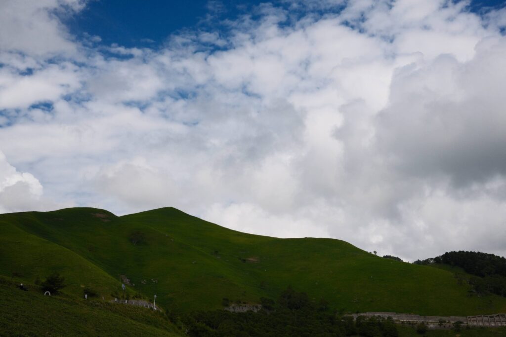 三峰展望台駐車場から三峰山の眺望。